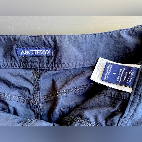 Arc’teryx women’s shorts, black size 8 - Picture 4 of 5
